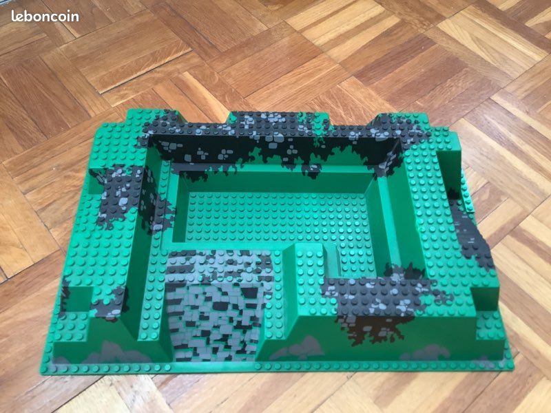 Plaque de base lego issue du set 6090 (image 2)
