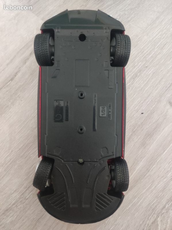 Ferrari 488 GTB Bburago 1/24 rouge – Très bon état (image 3)
