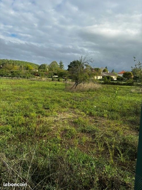 Terrain 1500 m² · à Antonne-et-Trigonant · 56 000 €