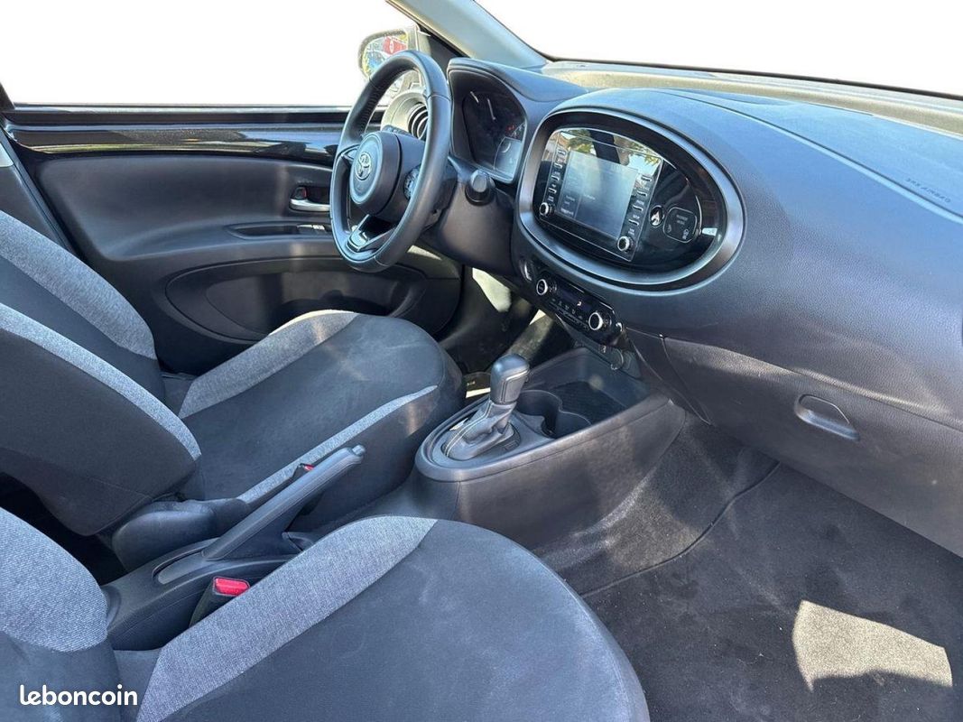 Toyota Aygo X 1.0 VVT-i 72ch Dynamic S-CVT MY23 (image 11)