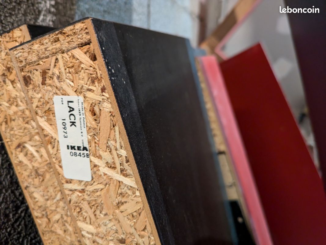 Étagères Ikea rouges et noires (image 7)