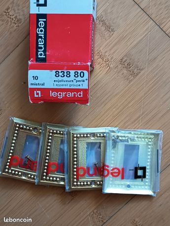 Enjoliveur MISTRAL Legrand Chromé - Ancien Modèle - Neuf Avec Taches De Stockage