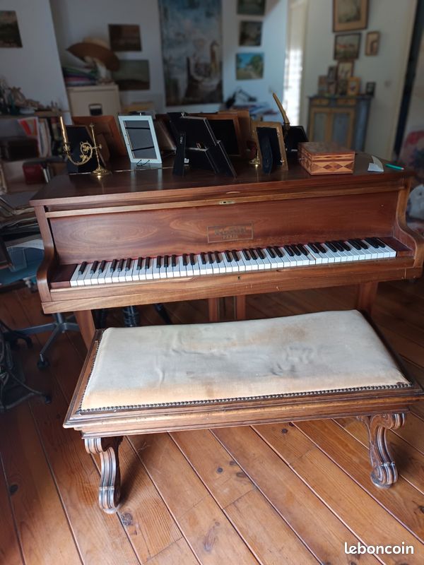 Piano a queue (image 1)