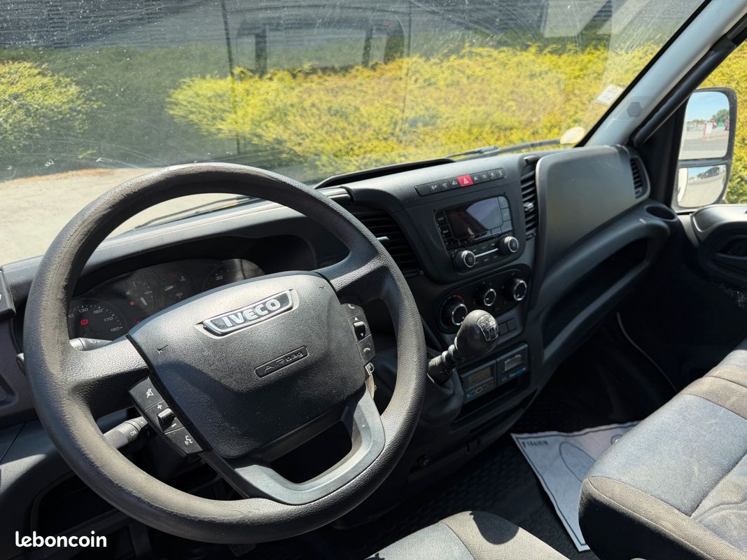 Iveco 35C14 caisse frigorifique porte latérale largeur 2.05m (image 5)