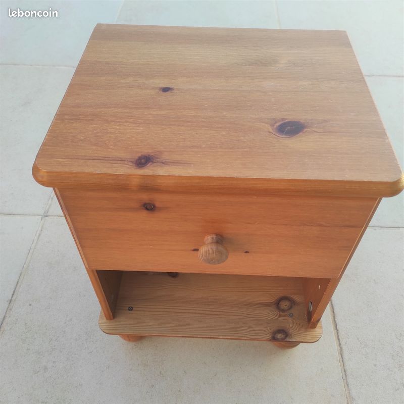 Chevet en pin (image 2)