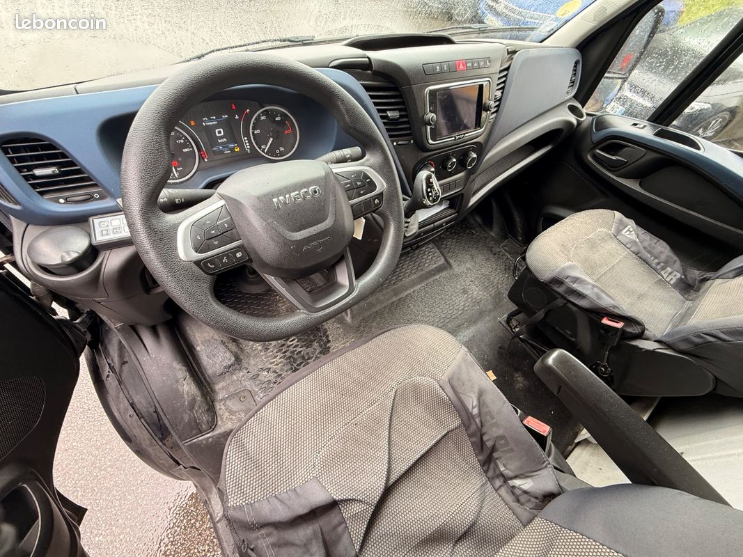 Iveco daily vu 35s16 2.3 156ch h2 hi-matic tva recuperable (image 9)