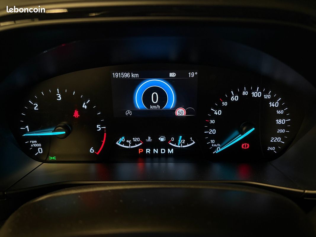FORD FOCUS SW 2.0 EcoBlue 150 CV SS BVA8 ST Line + CARPLAY + CAMÉRA DE RECUL + RADARS AV/AR + KEYLESS GO + ATH (image 21)