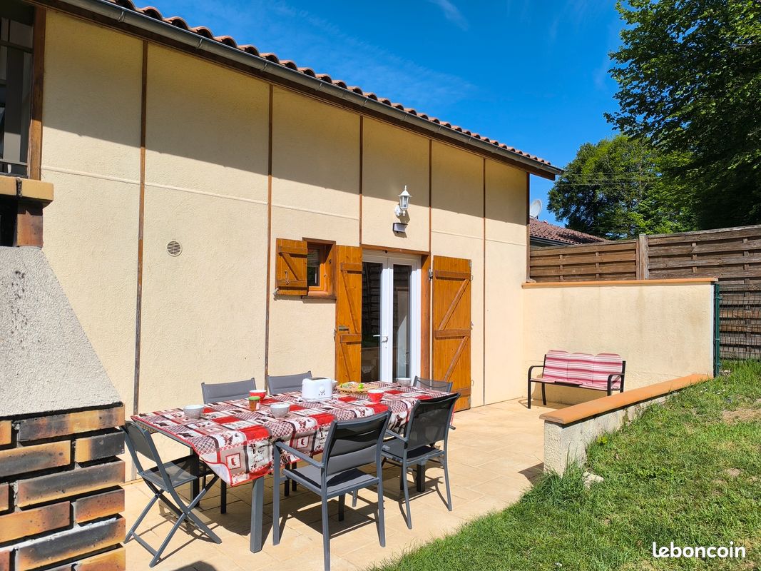 Chalet classé 3* , bord du lac, calme, lits faits, randos, piscine partagée, pêche, barque (image 1)