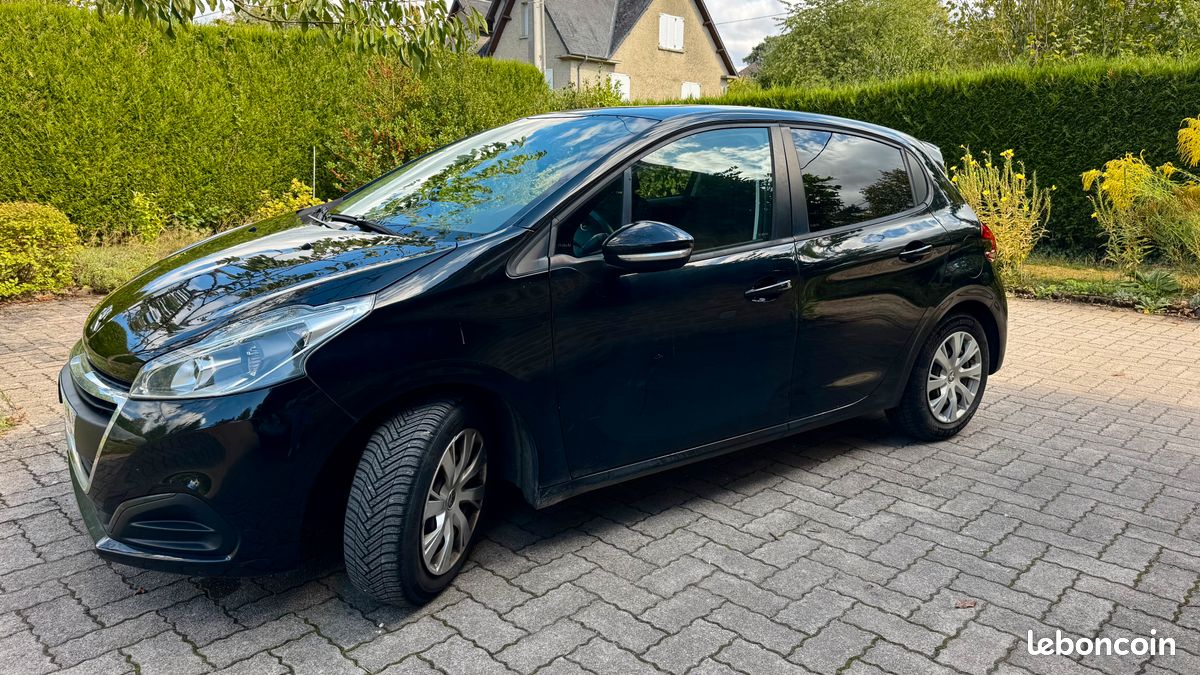 Peugeot 208 (image 1)