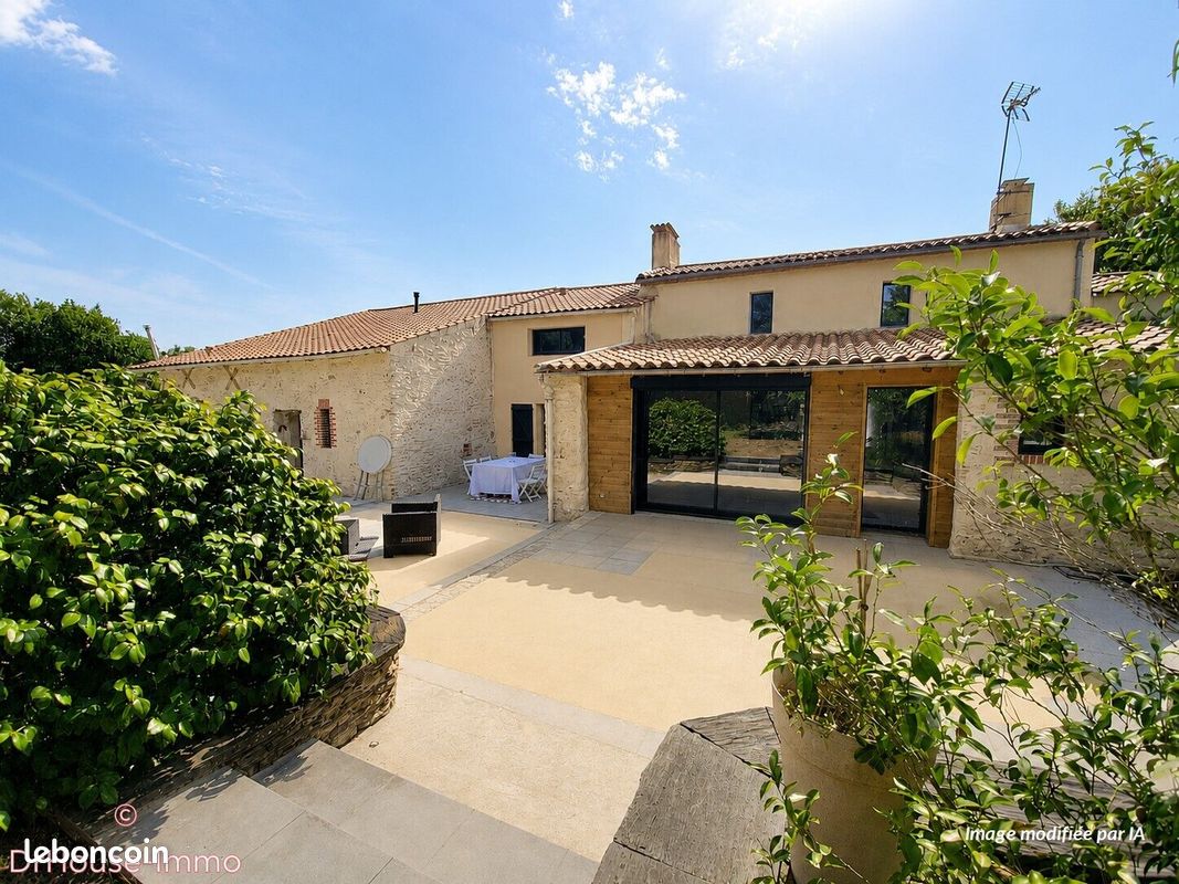 Maison 8 pièces 262 m² · à Challans · 262 m² · 470 000 €
