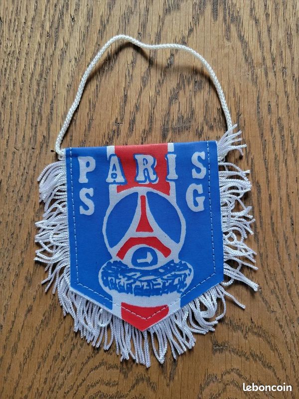 Paris Saint-Germain Crest Pattern Football - Size 5