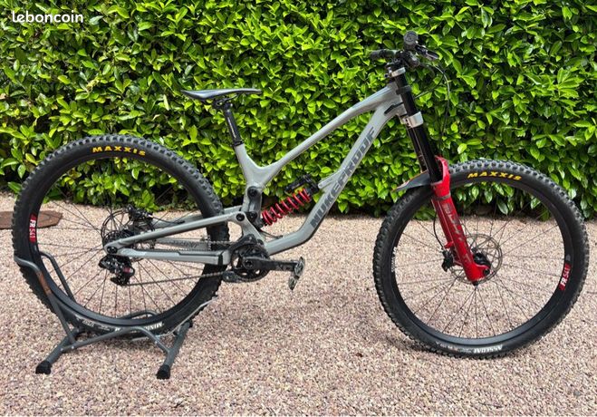 VTT descente Nukeproof Dissent 290 RS M Vélos