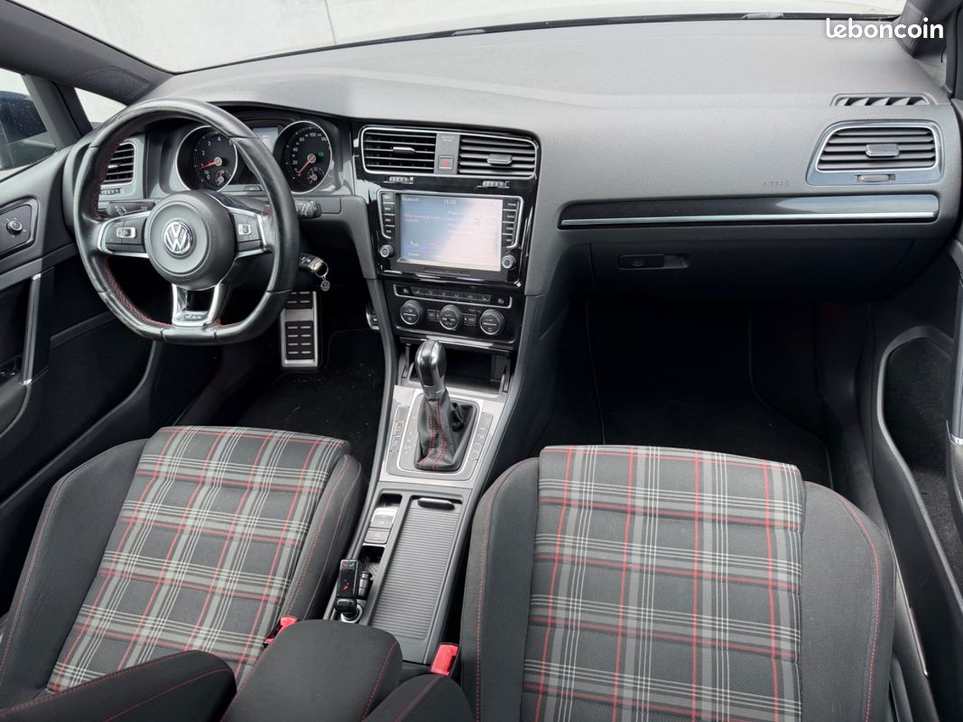 VOLKSWAGEN GOLF 7 GTI 2.0 TSI 220ch DSG6 - Sièges Chauffants / Carnet d'entretien - (image 36)