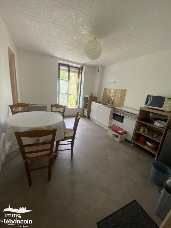 Appartement 1 pièce 36 m² · à Contrexéville · 36 m² · 300 €/mois