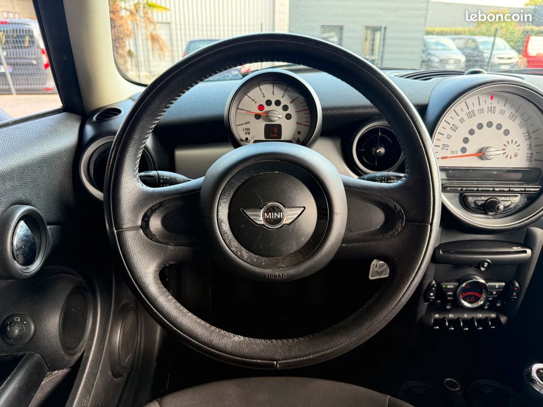 Mini COOPER (R56) LCI One 1.6 i 16V 98 CV + CLIM AUTO + PHARES AUTO (image 14)