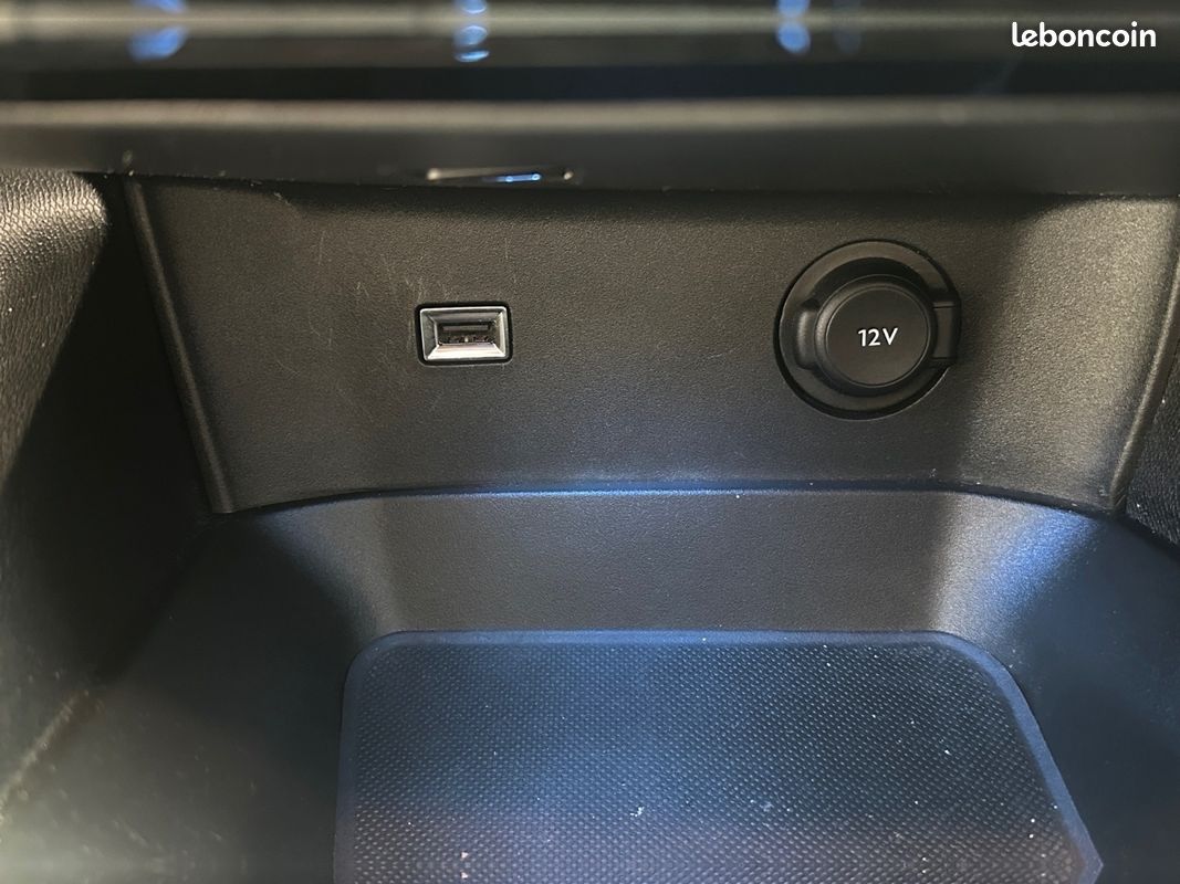 PEUGEOT 5008 PureTech 130ch SS EAT8 Active (image 29)