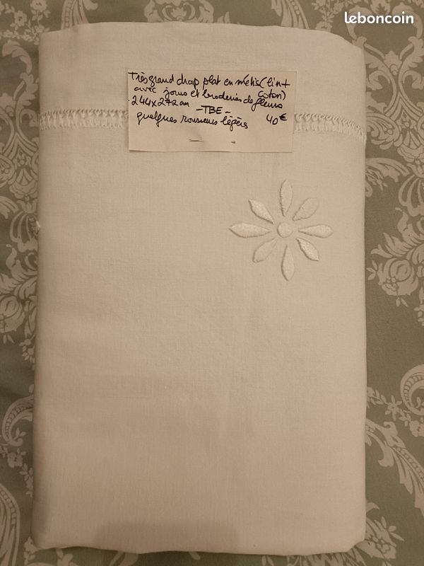 Grand drap ancien en métis avec broderie et jours (image 1)