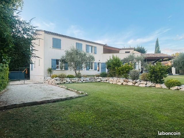 Maison 10 pièces 280 m² · à Noves · 280 m² · 890 000 €