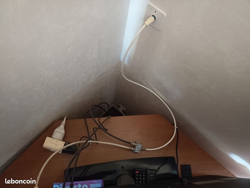 Meuble TV d'angle en bois (image 4)