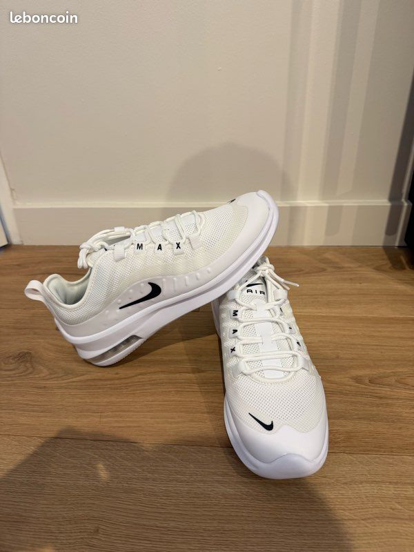 Baskets Nike blanches Axis (image 1)