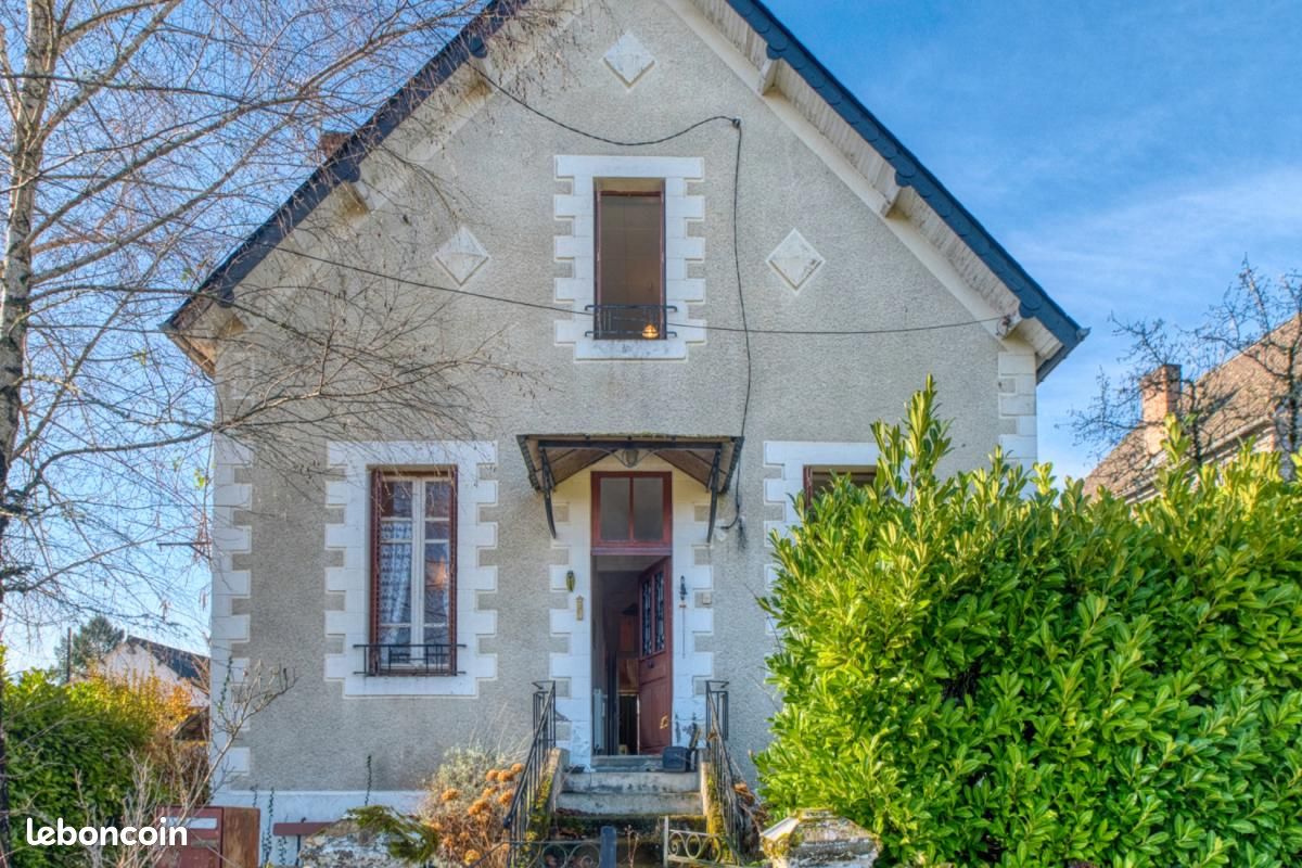 Maison 5 pièces 105 m² · à La Roche-Canillac · 105 m² · 85 800 €