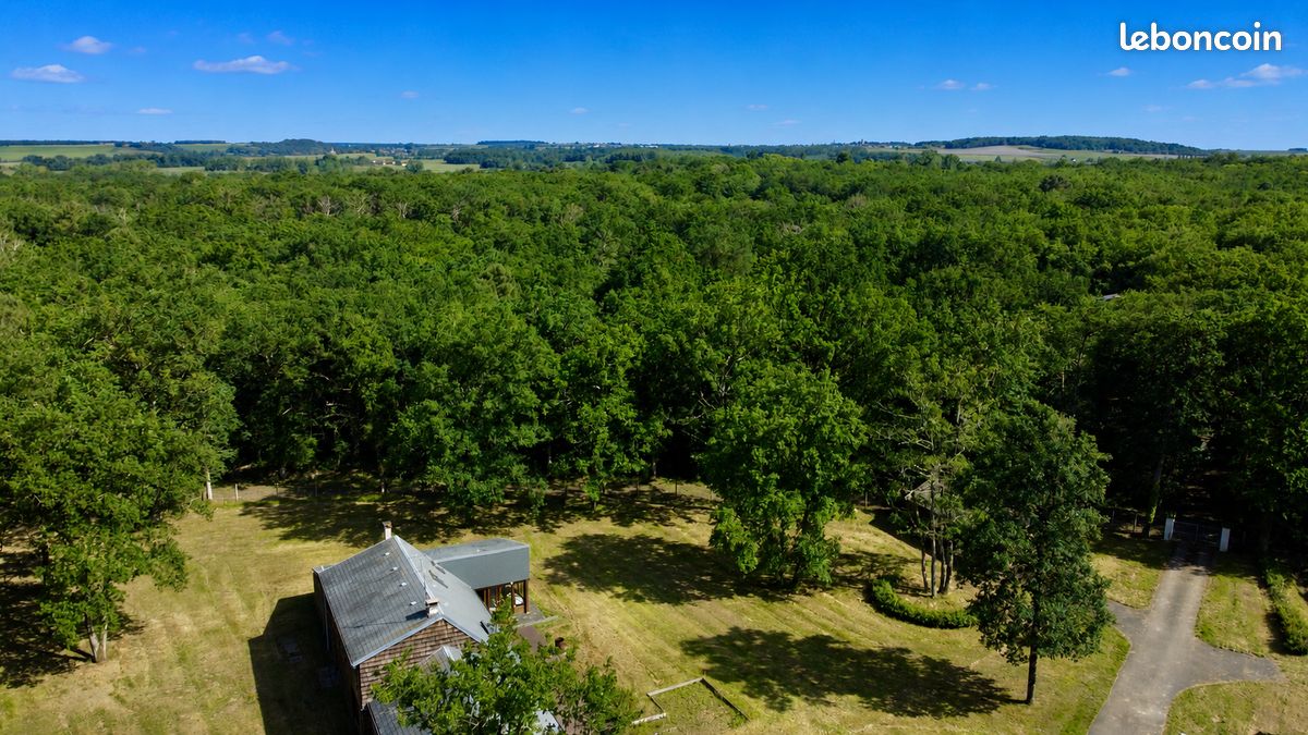 Propriété de chasse et d'agrément - 76 hectares clos · à Vézières · 875 000 €