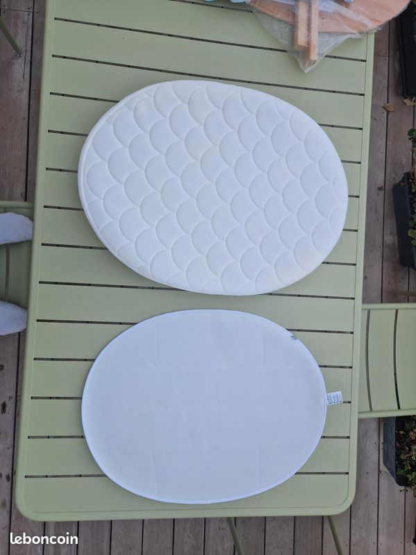 Matelas lit STOKKE Sleepi Mini et son alèse (image 1)