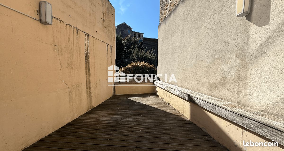 Apartment (image 12)