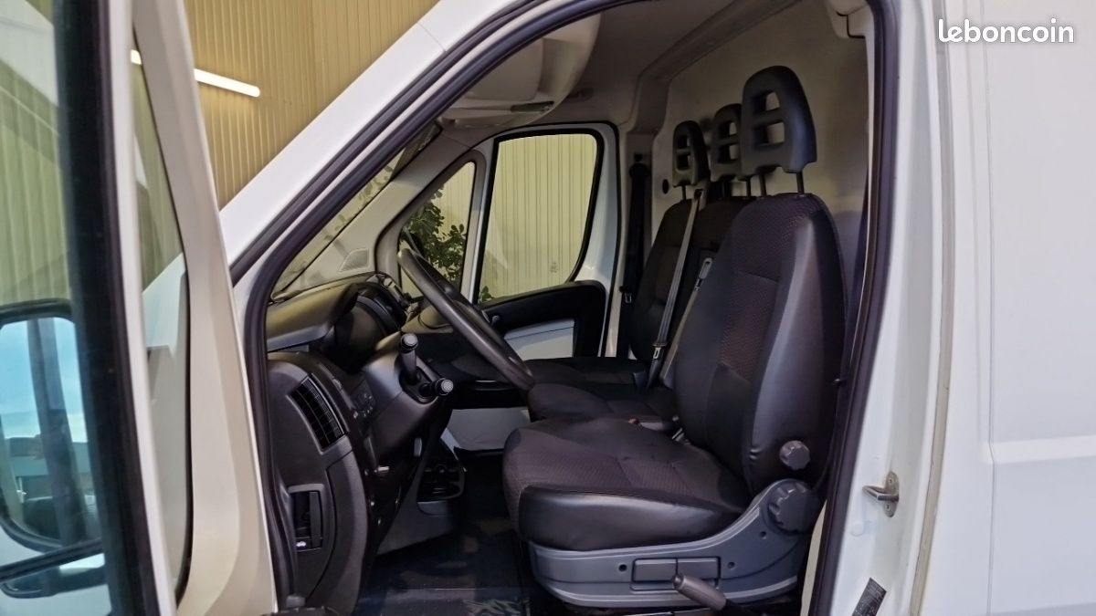 Peugeot Boxer FOURGON TOLE 335 L2H2 BLUEHDI 130 SS PREMIUM (image 7)