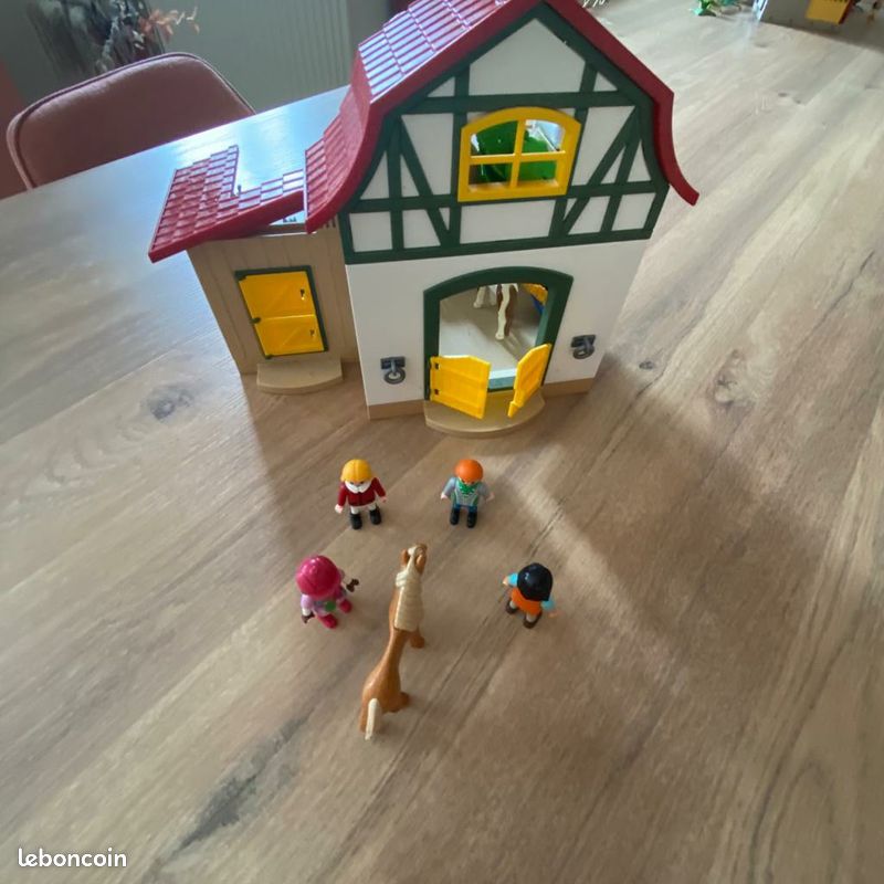 Lot 15 : Ferme playmobil (image 1)