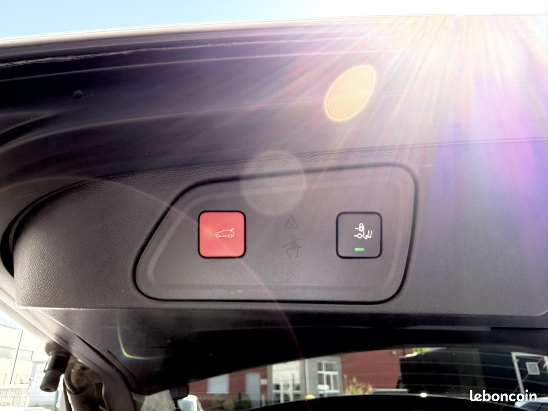 Peugeot 3008 HYBRID 225ch Roadtrip (image 21)