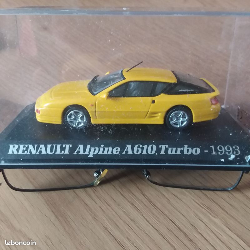 Modèle Réduit Renault Alpine V6 Turbo 1/43 Universal Hobbies - En Boîte - Occasion