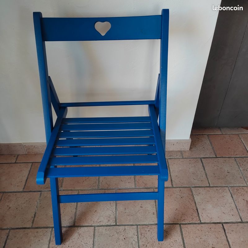 Chaise en bois (image 1)