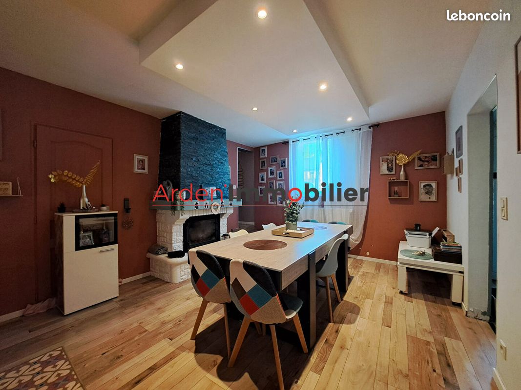 Maison 9 pièces 174 m² · à Chappes · 174 m² · 180 000 €