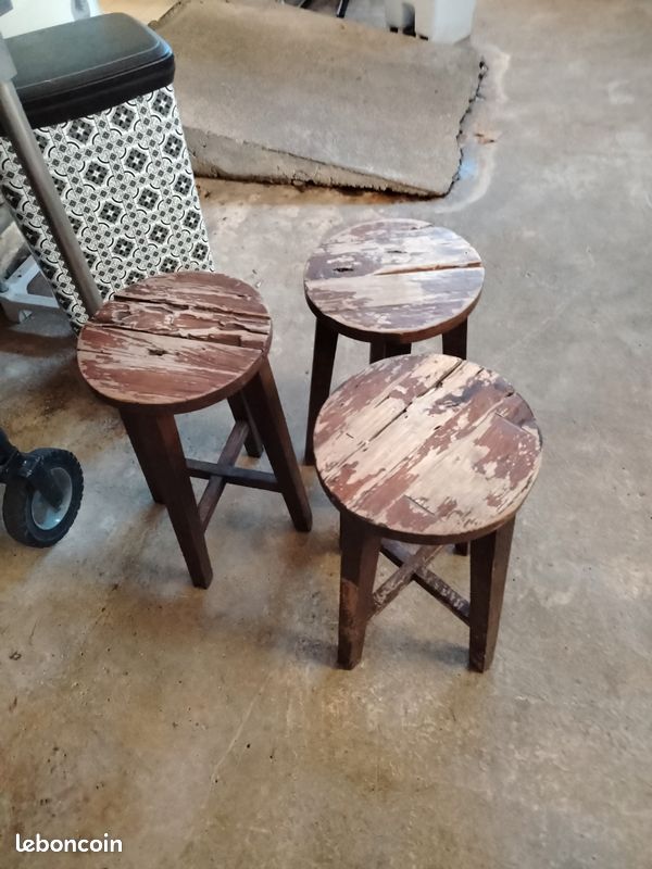 Tabouret en boi (image 1)