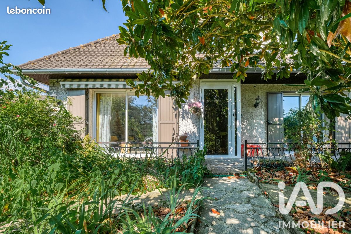 Maison 10 pièces 225 m² · à Crécy-la-Chapelle · 225 m² · 470 000 €