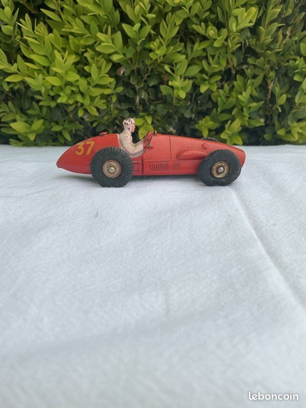 Ferrari vu par Dinky Toys – Filrouge automobile