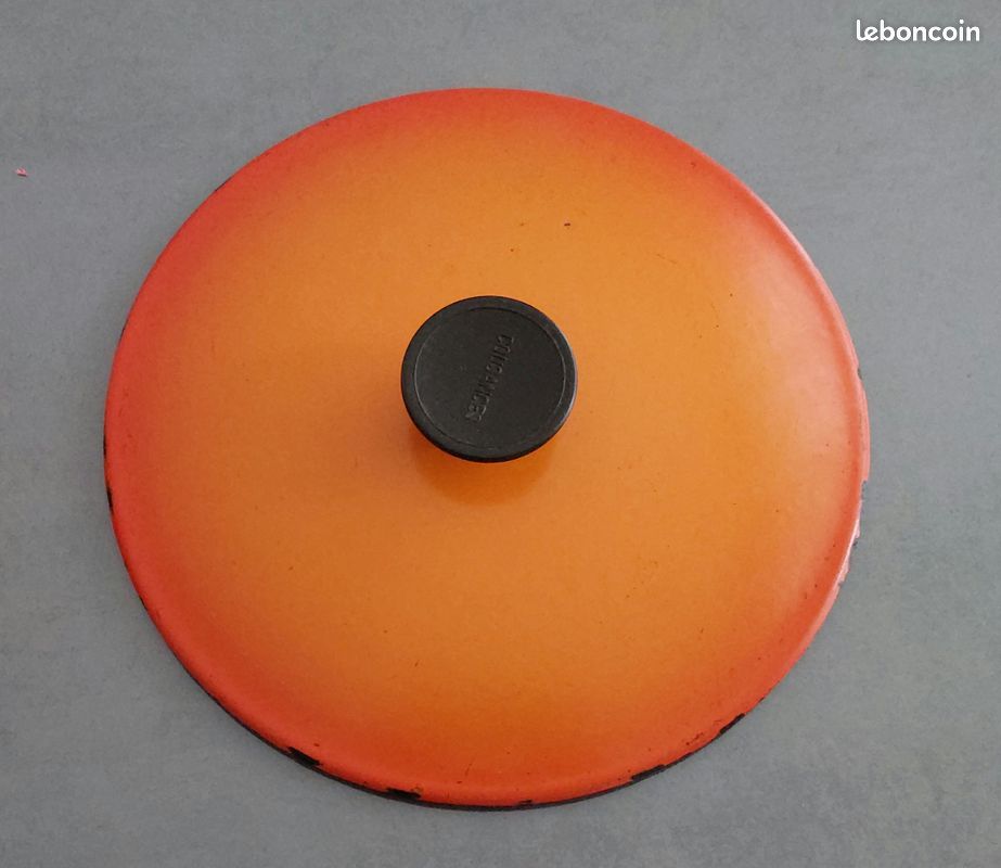 Cocotte ronde en fonte colorée – MAISON CUILLERET