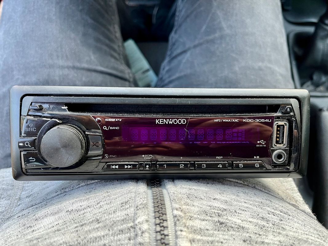 Autoradio Kenwood fonction radio usb cd et jack 3,5 - Équipement auto