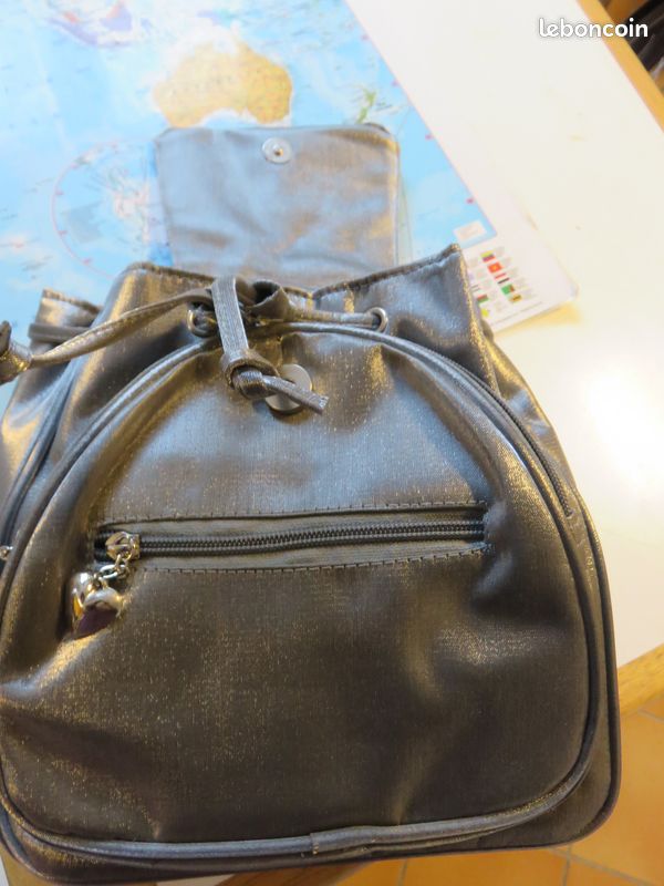 Sac à mains gris argenté avec petits coeurs (image 2)