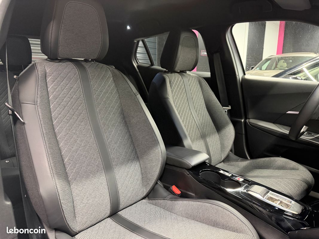 PEUGEOT 2008 II 130 GT PACK carplay caméra de recul suivi complet peugeot Garantie 12 mois (image 11)