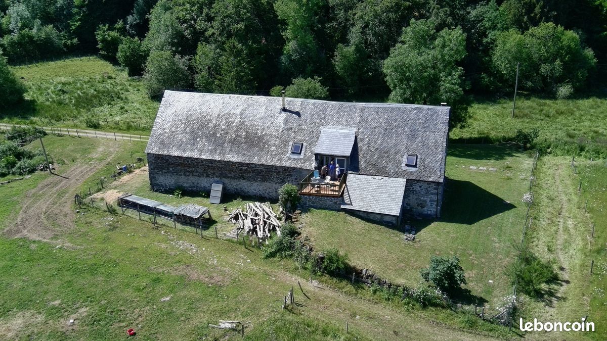 Maison 6 pièces 165 m² · à La Tour-d'Auvergne · 165 m² · 240 000 €