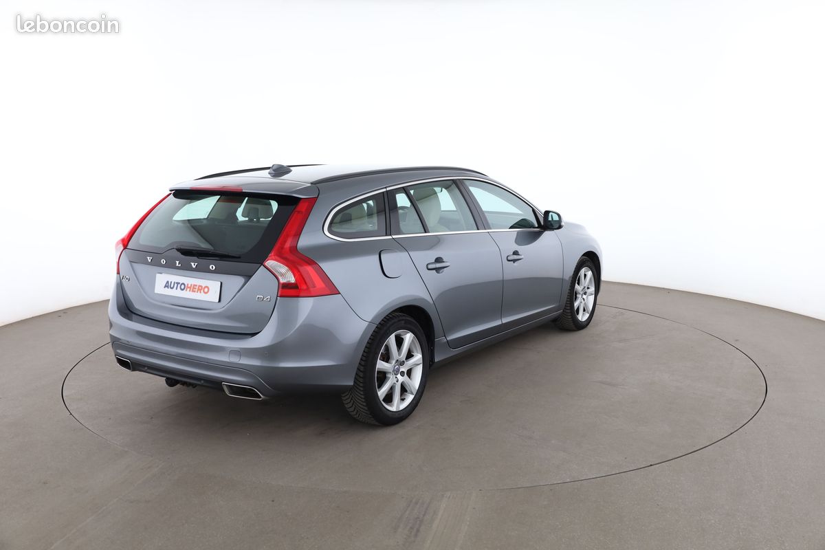 Volvo V60 2.0 D4 Momentum Geartronic 8 190 ch (image 3)