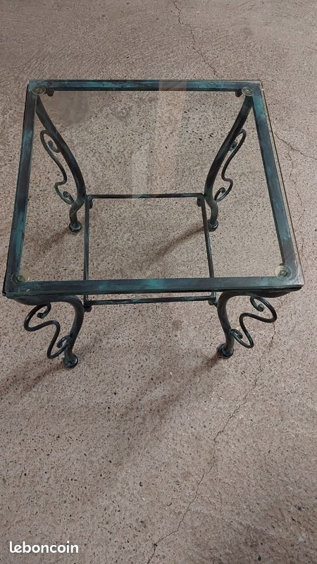Petite Table en fer forgé et verre (image 1)