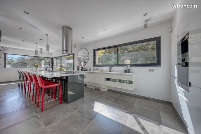 Villa 7 pièces 230 m² — 5