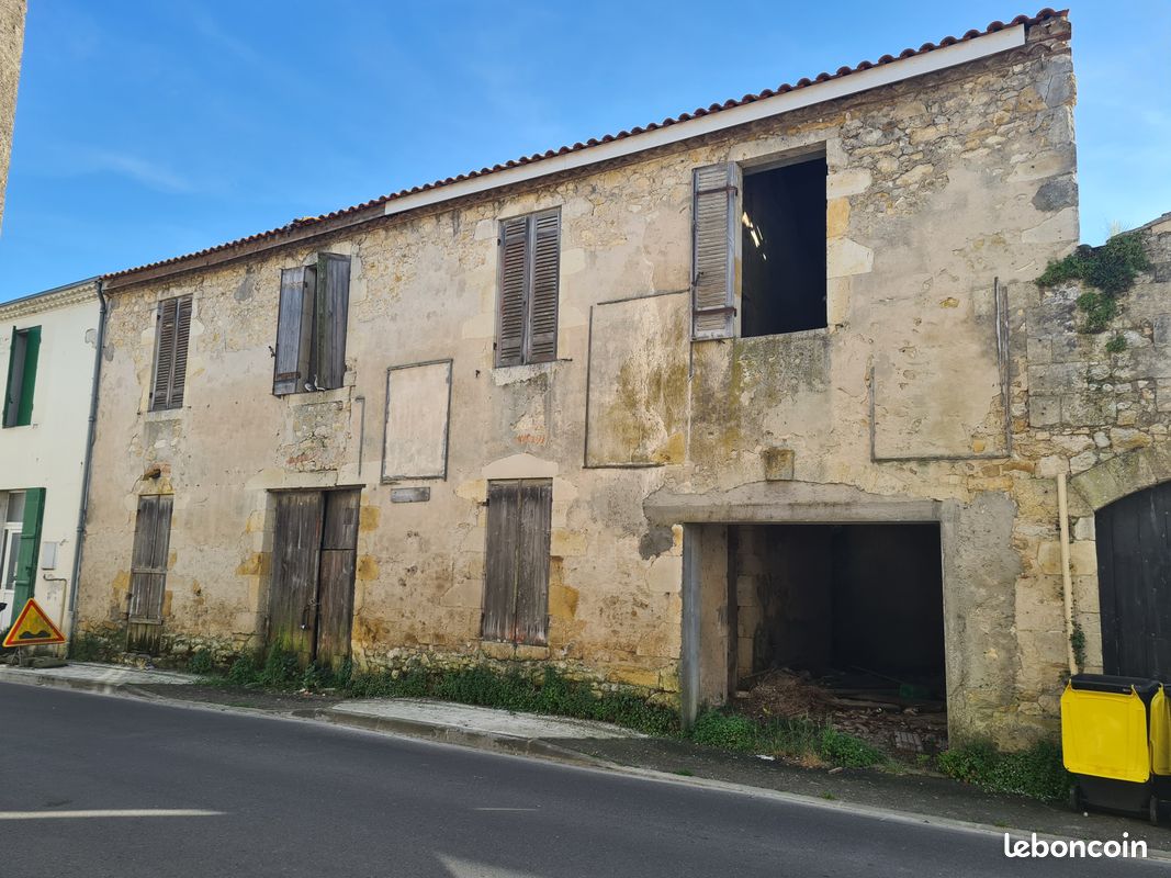 Maison 6 pièces 250 m² · à Queyrac · 250 m² · 55 000 €