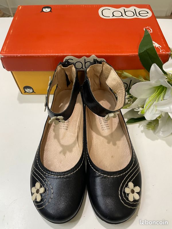 Chaussures Fille En Cuir Noir Avec Fleurs Et Papillon - Taille Bébé 6 UK, Style Mary Jane, Fermeture Tactile (neuve Avec étiquette)