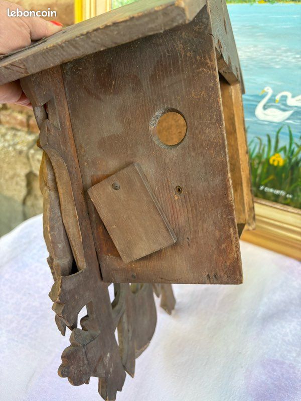 ✨ Ancien coucou en bois sculpté à la main – superbe pièce vintage à détourner ✨ Magnifique ancien coucou en bois entièrement sculpté à la main, une véritable pièce artisanale pleine de charme et d’au (image 4)