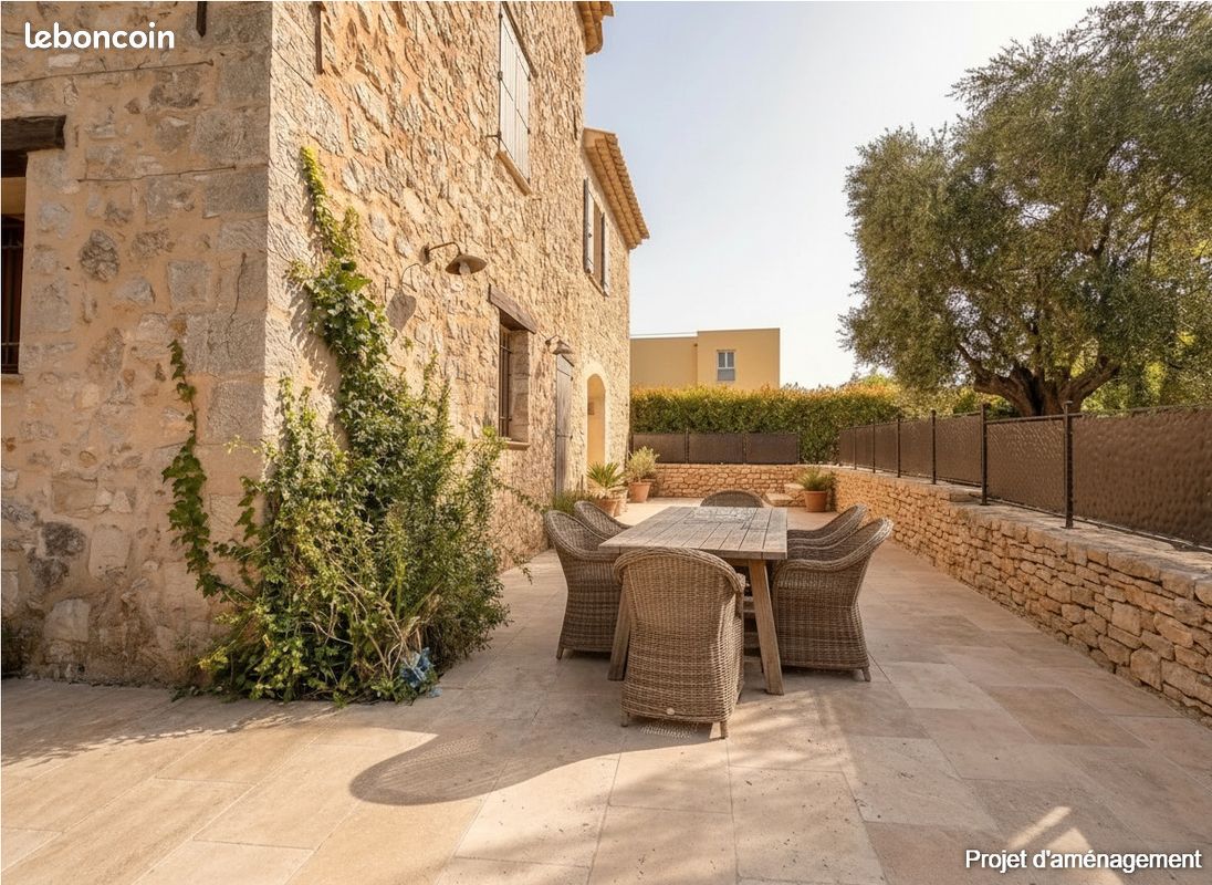 Maison 13 pièces 536 m² · à Grasse · 536 m² · 749 000 €