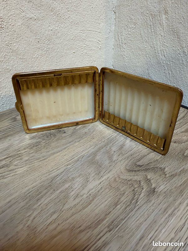 tremblay cigarette case Etui à cigarettes en cuir and protective design in black or silver for everyday use or travel VINTAGE TREMBLAY PARIS FRANCE HINGED